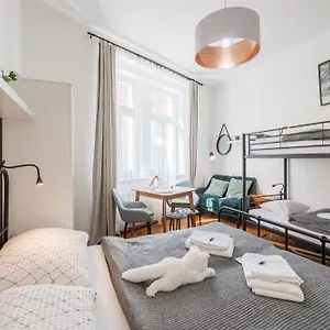 Bright Downtown Apartmán